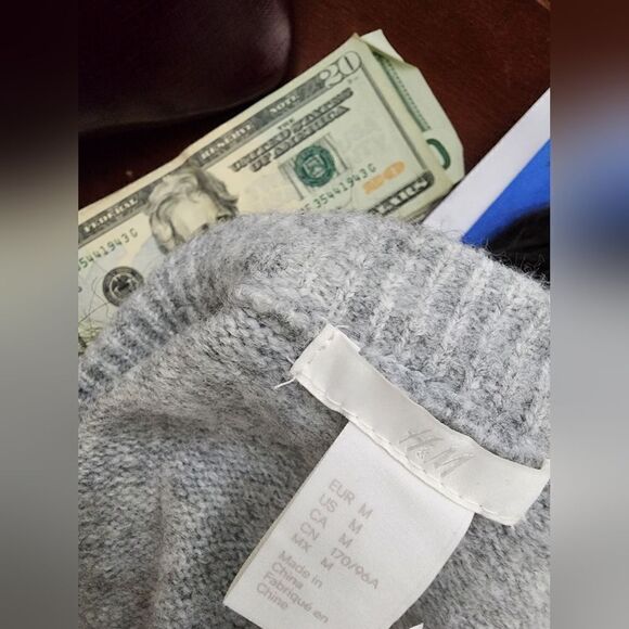 H&M sweater top - Picture 3 of 17